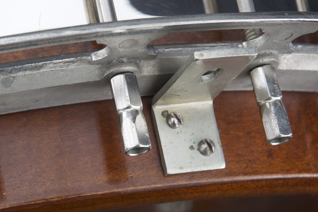 One-Piece Flange L-Bracket with slot head screws.